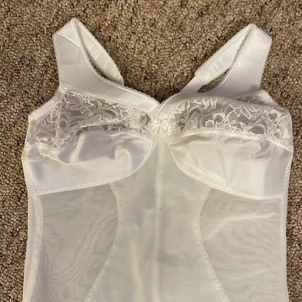 Glamorise body suit in size 40C - Picture 2 of 4